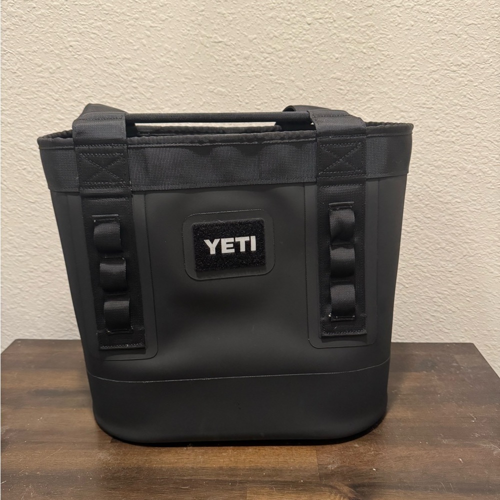 YETI camino carryall 20 black